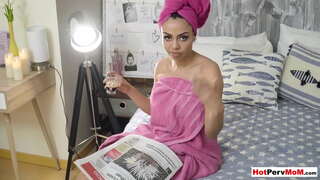 Magnus boobed latina cougar mammam ascendens in eius stepsons dick