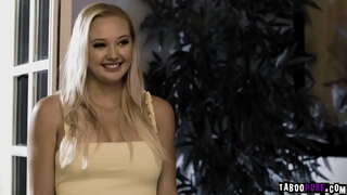 جبهة تحرير مورو الإسلامية لورين فيليبس قرنية في سن المراهقة بيزلي بورتر يتناوبون ركوب ديك Chibbles ضخمة رجل اللحوم