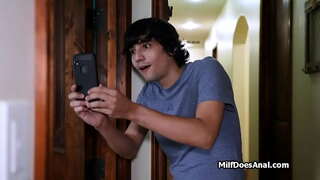 Anzjani l-doċċa, fil-fond sess fuq is-sufan