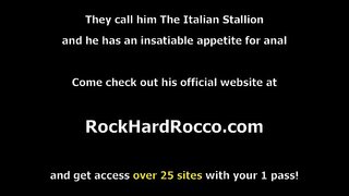 Kurba stepteen hoče biti kot ona stepmom,jih začeti poljubljanje in lizanje vsako drugo muco.Nenadoma ji stepdad prispe,namesto da bi dobili jezen mu omogoča jim sesati grlo njegov velik kurac.V zameno mu jebe stepteens muco in wifes tesen sočno rit.