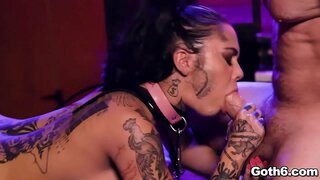 مثير القوطي وقحة جينيفيف Sinn يحصل الشرج