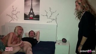 Horny MILF with Mega Tits caught your best friend when making out and turns to Threesome കുറിച്ച് സംസാരിക്കാൻ