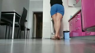 Samantha playing on kitchen. വളരെ അച്യുതാനന്ദന്, മീനഇന്റെയും