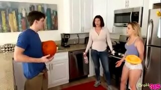 ���ိုး stepsister နှင့်အတူနေစဉ်အမေလုပ်နေတယ် labore အိမ်