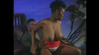 ���റുത്ത guy loves ebony babe hairy pussy and fucks her doggy style on the chair